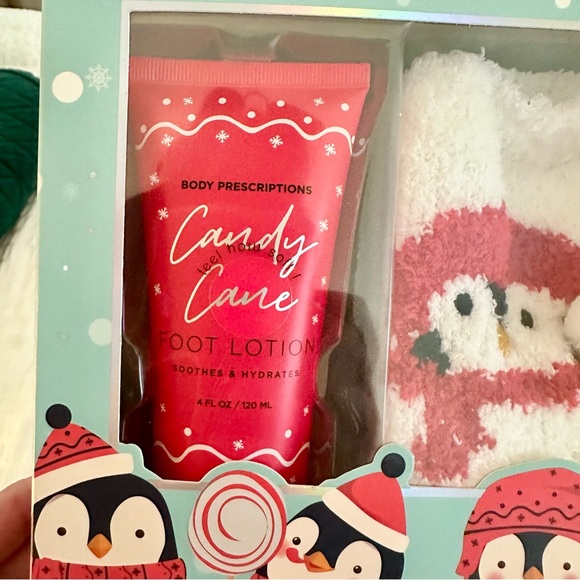 NIB Body Prescriptions Candy Cane Lotion Penguin Sock Box Set - Picture 4 of 4